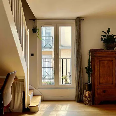 Large, Quiet, Family-friendly Floor Duplex *