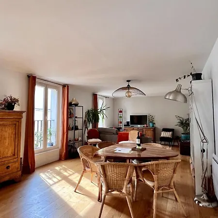 Large, Quiet, Family-friendly Floor Duplex Apartment